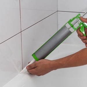 Герметизація стику ванни та плитки силіконовим герметиком