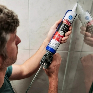 Герметизація внутрішніх кутів плитки санітарним силіконом