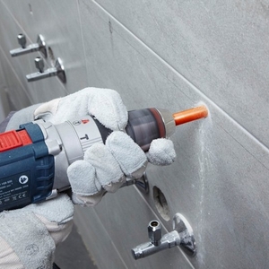 Свердління отворів в плитці алмазними коронками